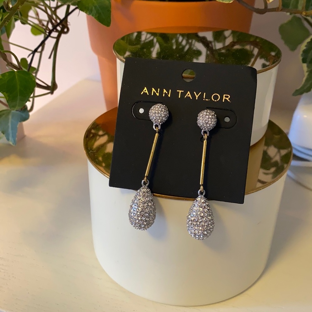 ✨NWT✨ Ann Taylor crystal drop earrings